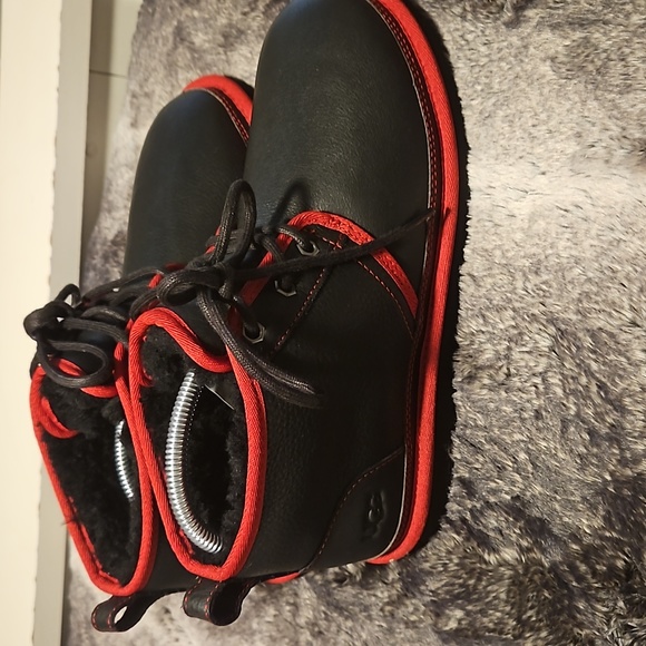 UGGS new no box - Picture 2 of 7